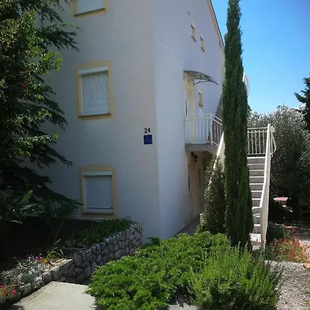 15823b Apartment